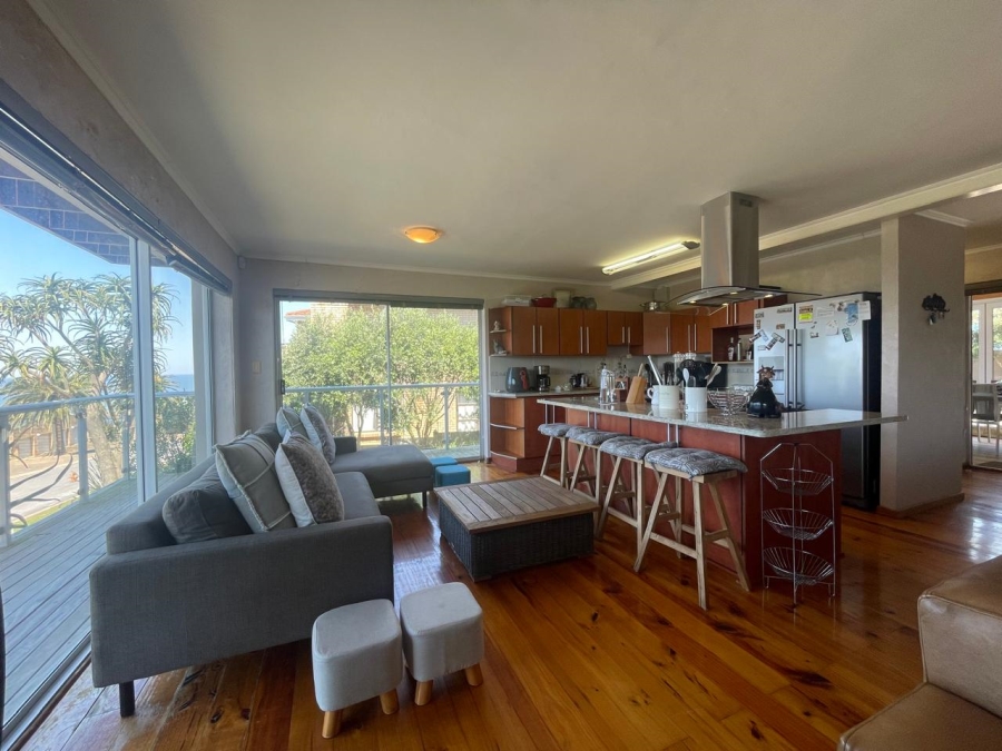 4 Bedroom Property for Sale in Wavecrest Eastern Cape